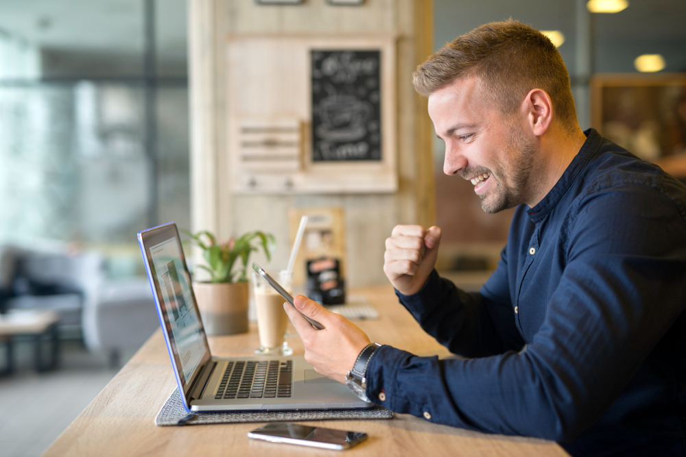 homem usando uma landing page 