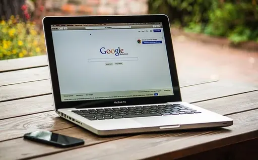 Titelbild: Search Generative Experience von Google und seine Beziehung zu SEO