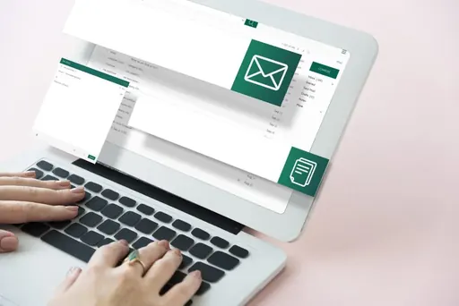 Imagem de capa do artigo: Wie man verhindert, dass seine E-Mail als Spam betrachtet wird
