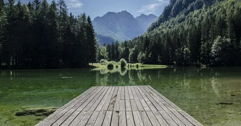 Google AI Overviews: Was sich geändert hat und wie man in den IA-Antworten rankiert Titelbild: Google AI Overviews: Was sich geändert hat und wie man in den IA-Antworten rankiert